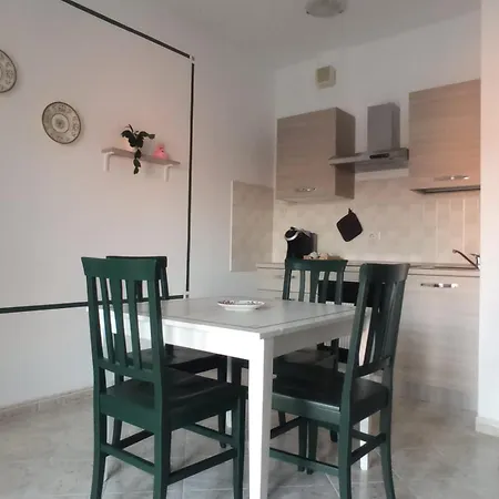 Con Balcone In Citta Апартаменты *